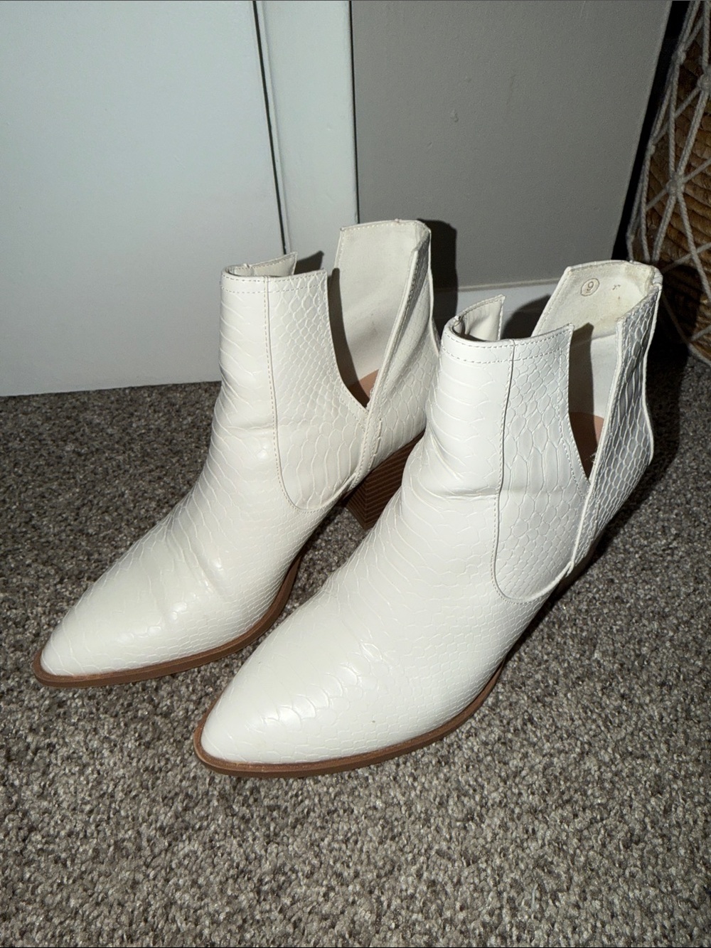 ZBY Women's White Pointed Ankle Booties
